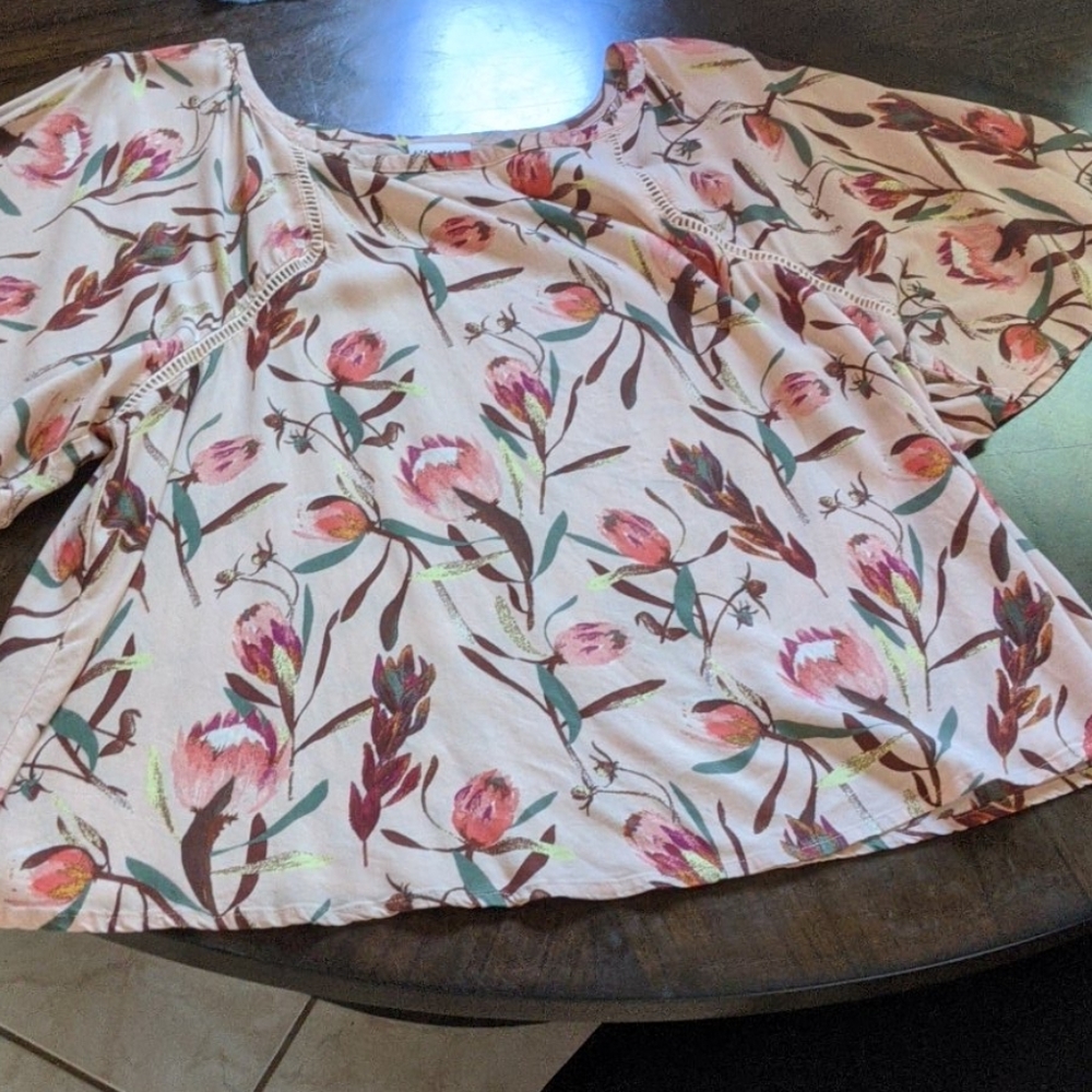 Ava & Viv top